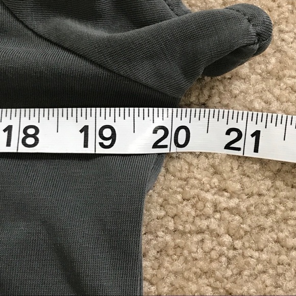 Green Tea Women’s Oversized V-Neck T-Shirt Modal Ruffle Hem Size Small - Picture 9 of 10